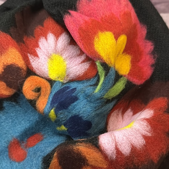 Beautiful Felted wool blend scarf set and leather gloves with rabbit fur trim - Picture 6 of 11